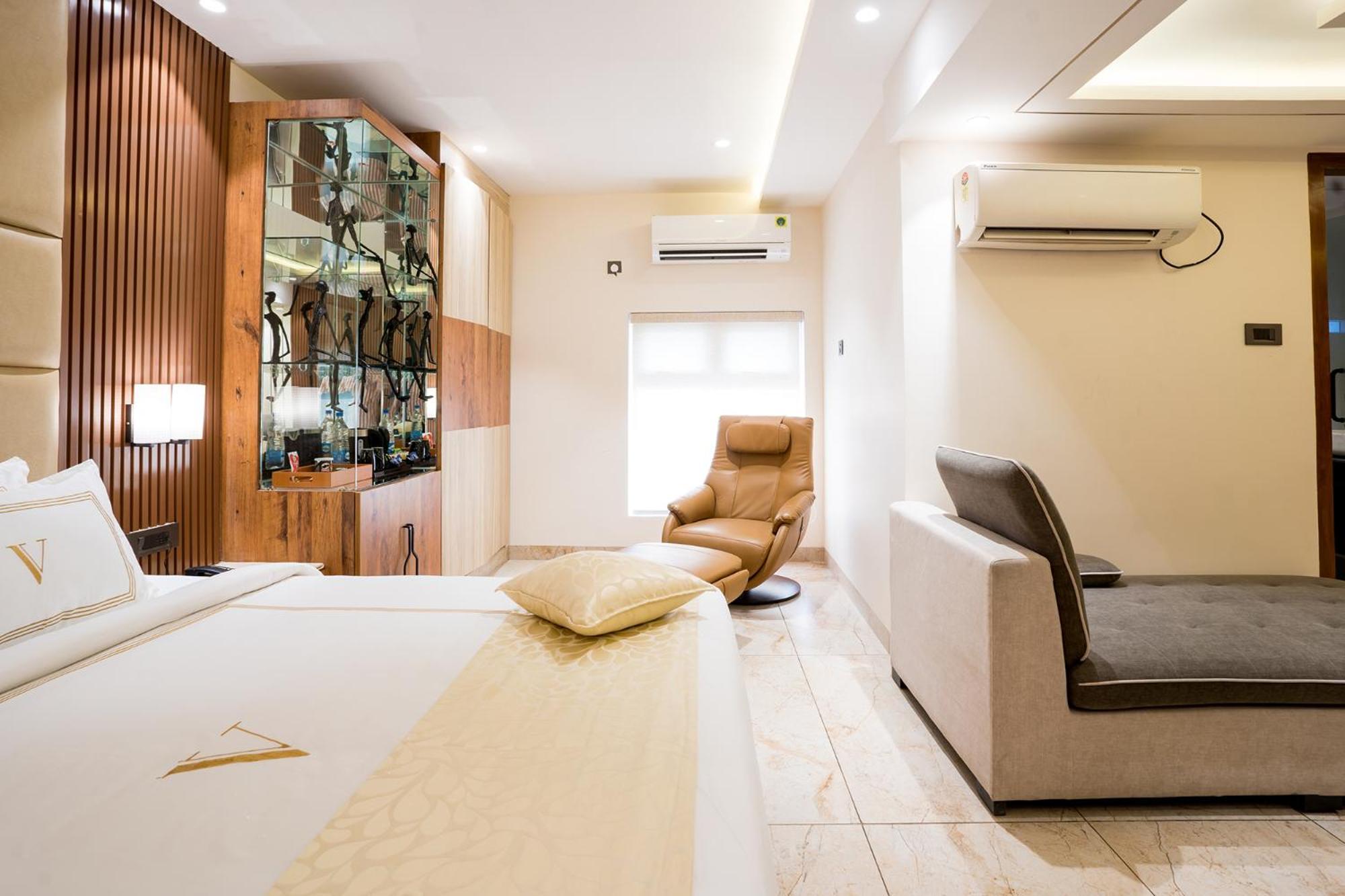 Oriva Vinflora Residency - Nr Lv Prasad Hospital, Banjara Hills Hotel Haiderabad Buitenkant foto
