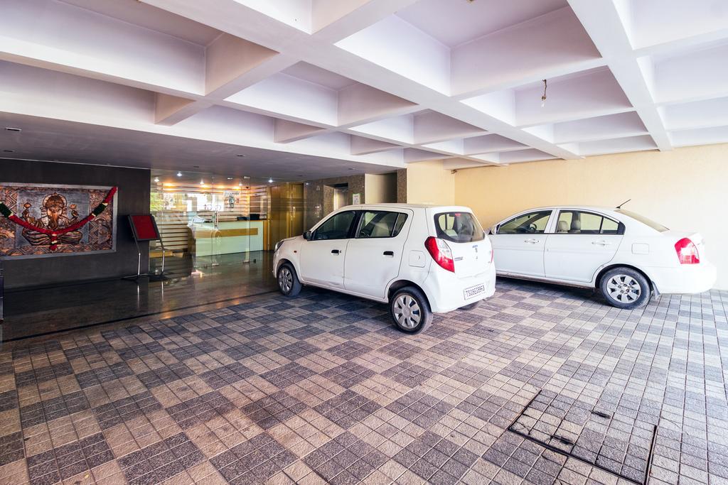 Oriva Vinflora Residency - Nr Lv Prasad Hospital, Banjara Hills Hotel Haiderabad Buitenkant foto