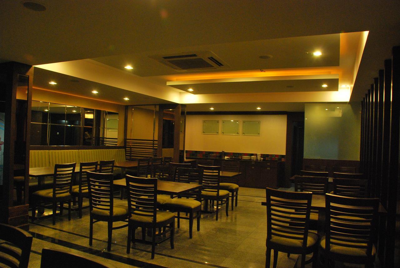 Oriva Vinflora Residency - Nr Lv Prasad Hospital, Banjara Hills Hotel Haiderabad Buitenkant foto