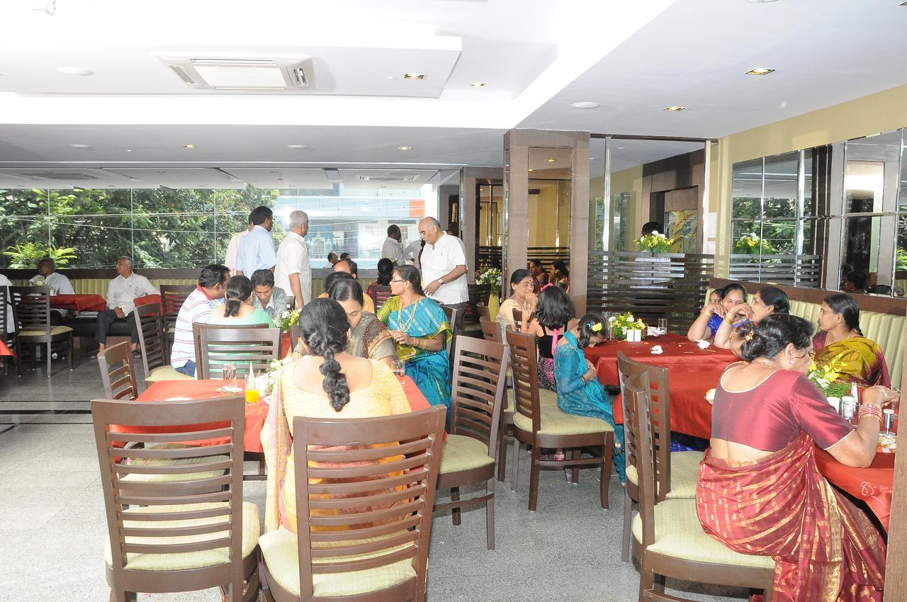 Oriva Vinflora Residency - Nr Lv Prasad Hospital, Banjara Hills Hotel Haiderabad Buitenkant foto